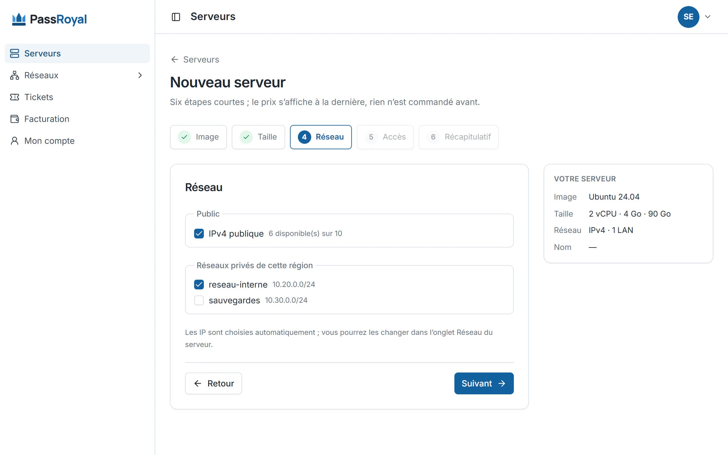 L’étape Réseau du formulaire de commande : l’adresse IPv4 publique, et les réseaux privés auxquels relier le serveur.